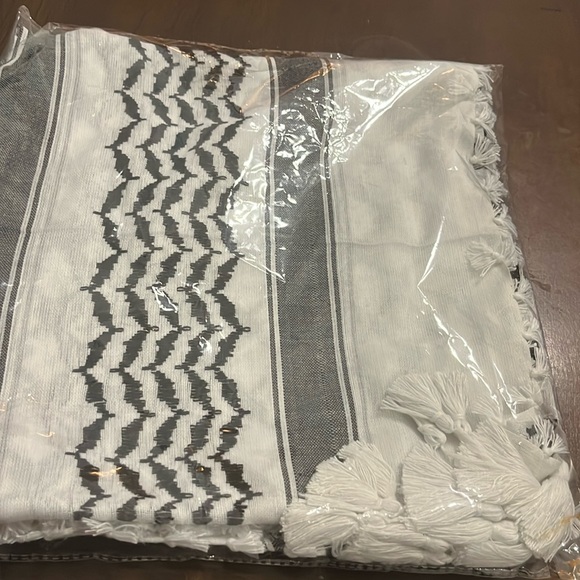 Palestinian Kuffivehs available now with black and white tassel - Picture 6 of 10